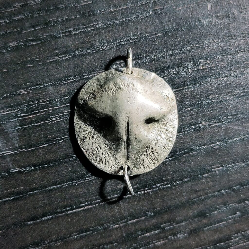 Nasenabdruck Kreisform mit zwei Löchern