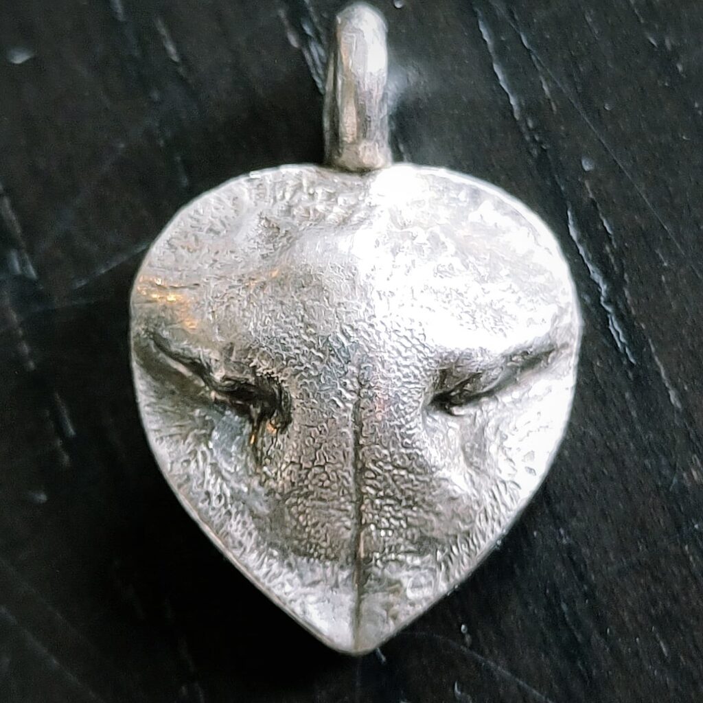 Nasenabdruck Herzform mit handgefertigter Öse